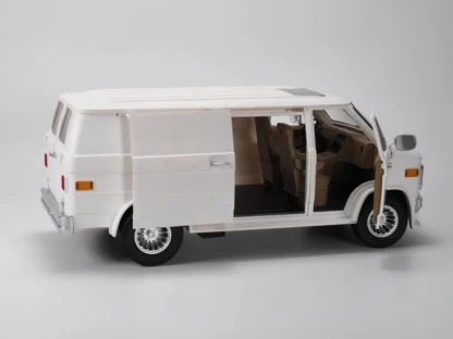 Ramen Economical Vans REV01 White 1/12 Scale Vehicle