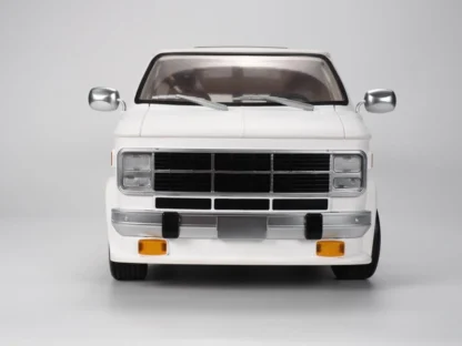 Ramen Economical Vans REV01 White 1/12 Scale Vehicle